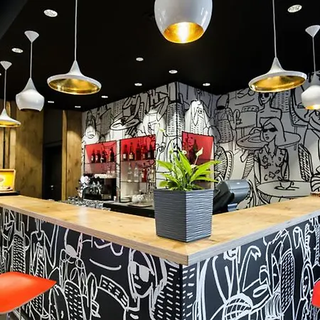 Ibis Poznan Polnoc 2*