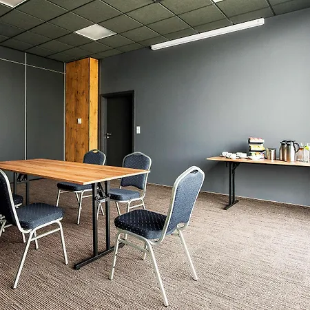 酒店 Ibis Poznan Polnoc 苏奇拉斯