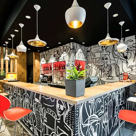 Ibis Poznan Polnoc 2* 苏奇拉斯