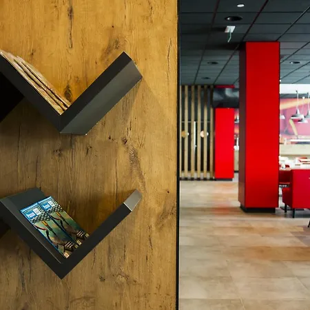 酒店 Ibis Poznan Polnoc 苏奇拉斯