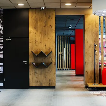 酒店 Ibis Poznan Polnoc 苏奇拉斯